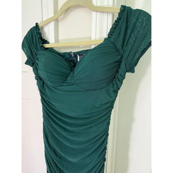 Windsor Emerald Green Scrunch Bodycon Dress - Size Medium - Picture 1 of 7